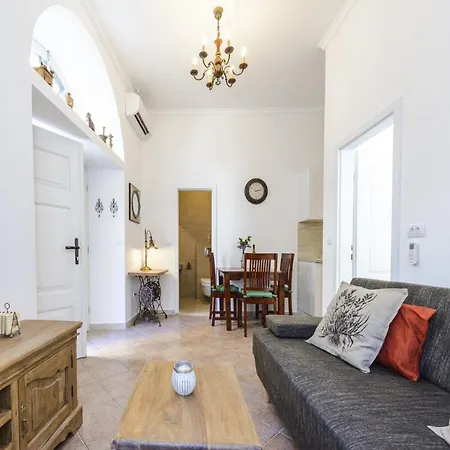 Franka Old Town Apartman *